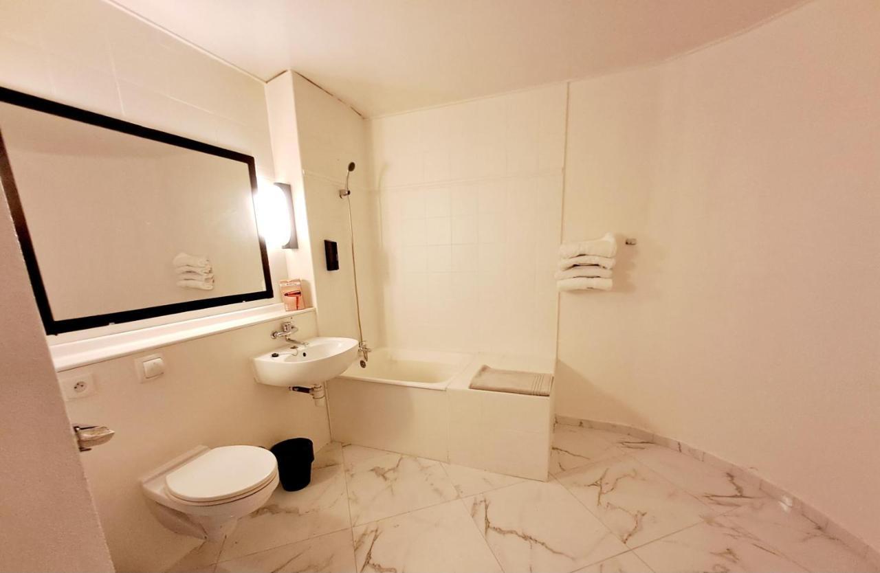 Crystal Hotel Saint Denis Basilique Luaran gambar